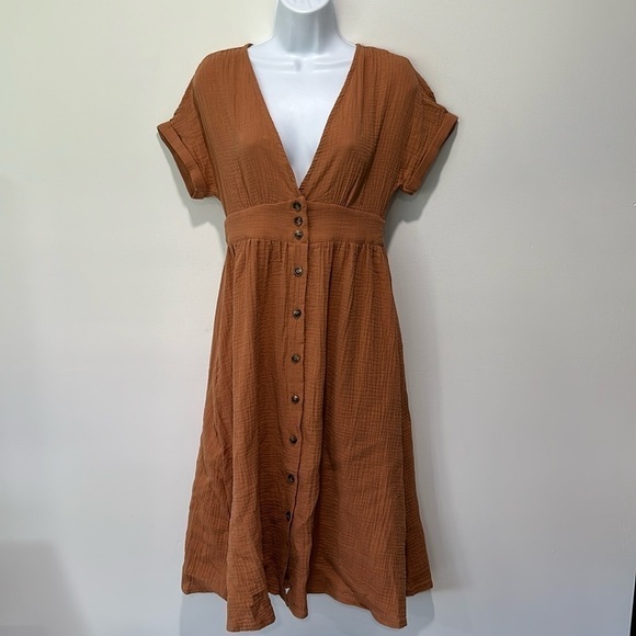 Plunging neck- button front dress - Picture 1 of 5